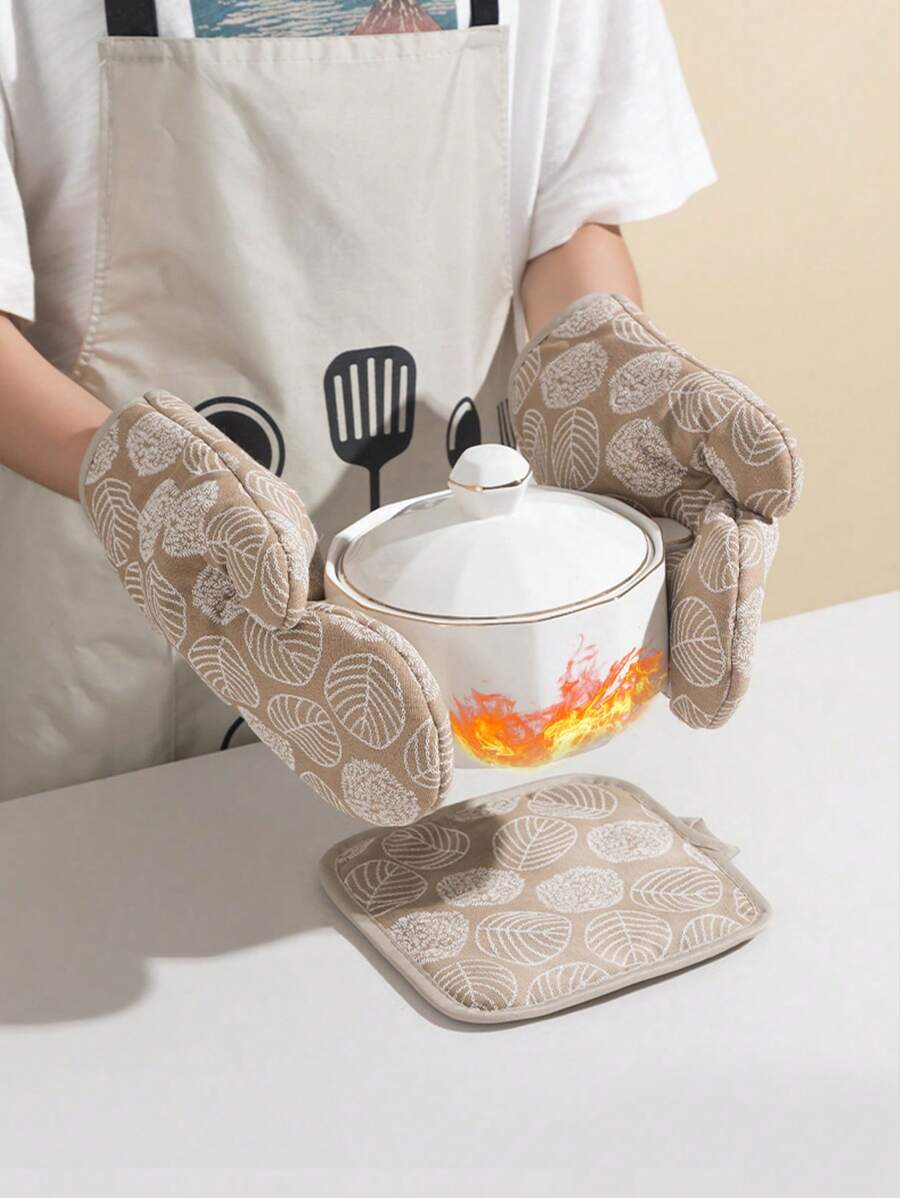 2-Piece Microwave Oven Gloves, Heat-Resistant Baking Gloves, Non-Slip Kitchen Accessories, Festive Holiday Cooking Gifts, Essential Home & Kitchen Organizer Option 2 (More Marketing-Friendly)