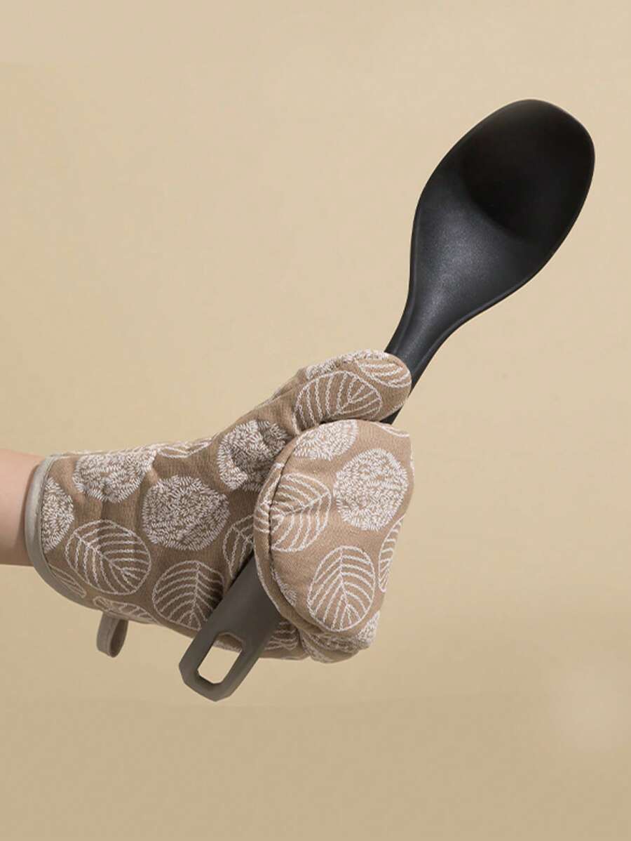 2-Piece Microwave Oven Gloves, Heat-Resistant Baking Gloves, Non-Slip Kitchen Accessories, Festive Holiday Cooking Gifts, Essential Home & Kitchen Organizer  Option 2 (More Marketing-Friendly)